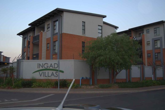 For Sale: Glen Marais Apartment with 2 Bedrooms, Full Bathroom, and Covered Parking.