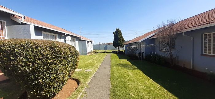 Property #2153223, Townhouse for sale in Roodepoort West