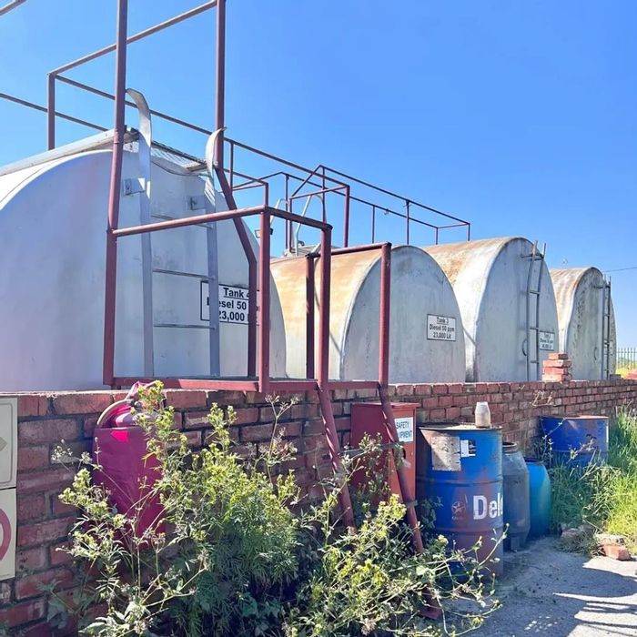 Mixed Use Property For Sale in Parys Central: Build estate, restaurants, school, and more.