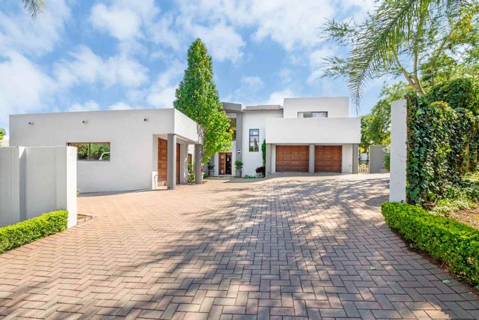 For Sale: Spacious House in Fourways Gardens with pool, atrium, and solar system.