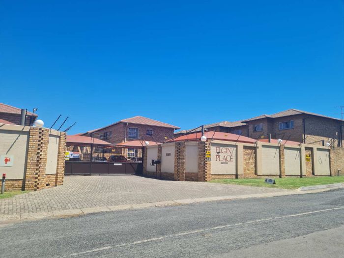 Townhouse For Sale in Beyerspark: 2 bedrooms, secure parking, gardens, and CCTV.