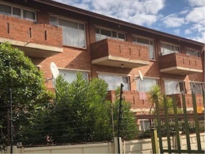 Croydon Apartment To Rent: Balcony, large bedroom, parking, and tiled living area.