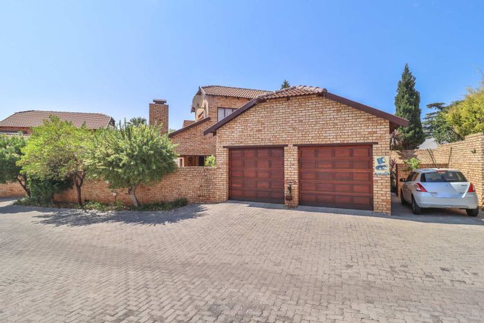 Cluster for Sale in Randpark Ridge: Double garage, pool, private patio, spacious living.