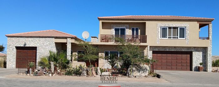For Sale: House at Rossmund Golf Resort with flat, garages, and outdoor braai.