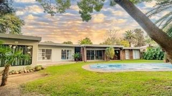 Randhart House For Sale: 4 Beds, Modern Kitchen, Bar Room, Pool, Double Garage