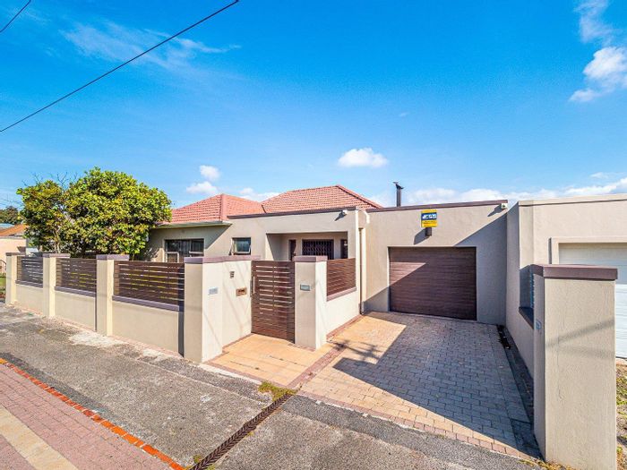 Rondebosch East House For Sale: 5 beds, 3 baths, dual dwelling, security features.