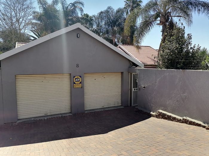 For Sale: Spacious Norkem Park house with 4 bedrooms, garden, and multiple living areas.