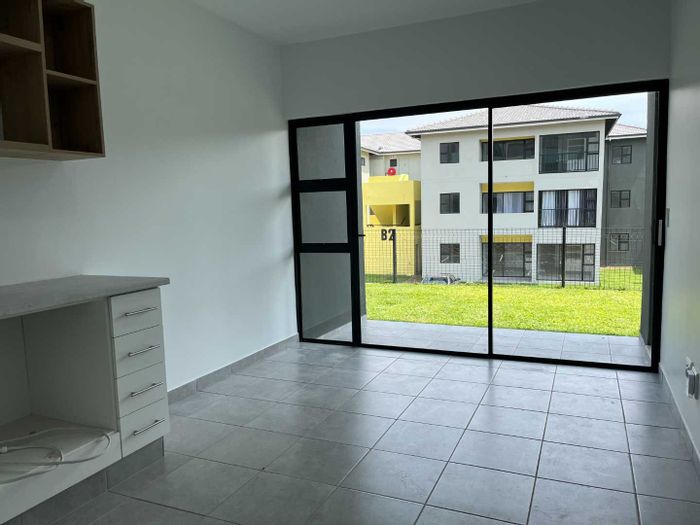 Ground-floor 2-bedroom apartment in secure estate near Sheffield Beach Central, To Rent.