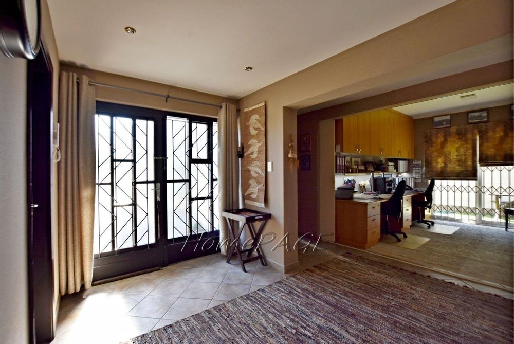 Meersig Gem Spacious 5BR House with 9Car Garages, BBQ, and Pizza Oven 1947237 MyProperty