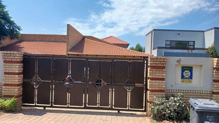 Liefde En Vrede Apartment To Rent: 1 Bed, close to shopping and major routes.