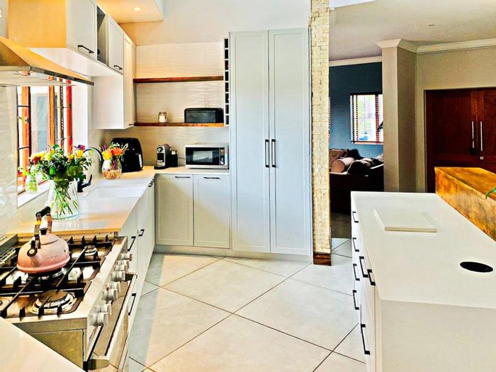 Property #2468472, House For Sale in Olympus AH