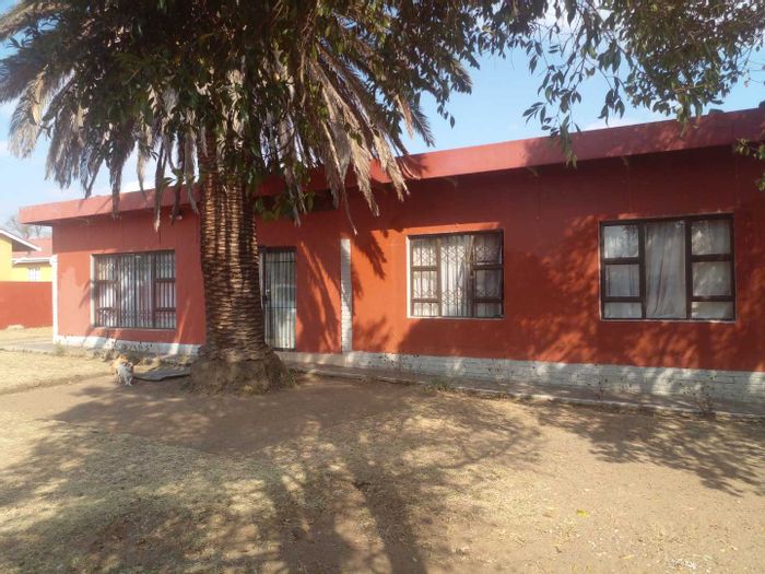 Durnacol House For Sale: 3-bed main house, separate flat, garage, laundry.