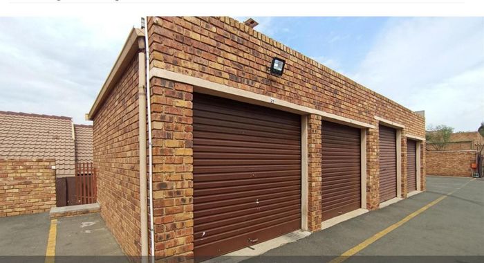 Terenure Townhouse For Sale: 3 bedrooms, garden, secure garage, ideal family living.