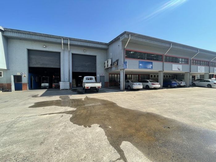 Industrial warehouse in Riverhorse Valley to rent, 1000m2 with office space.