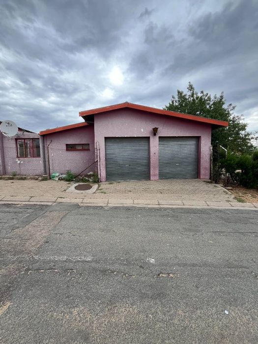 Two houses on one property in Katutura, ideal for investment. For Sale.