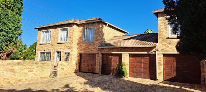 Property #2247602, Townhouse for sale in Olivedale