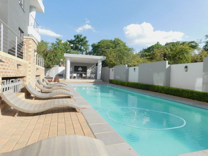 Penthouse To Rent in Bryanston: 2 beds, secure access, inverter, and stunning views.