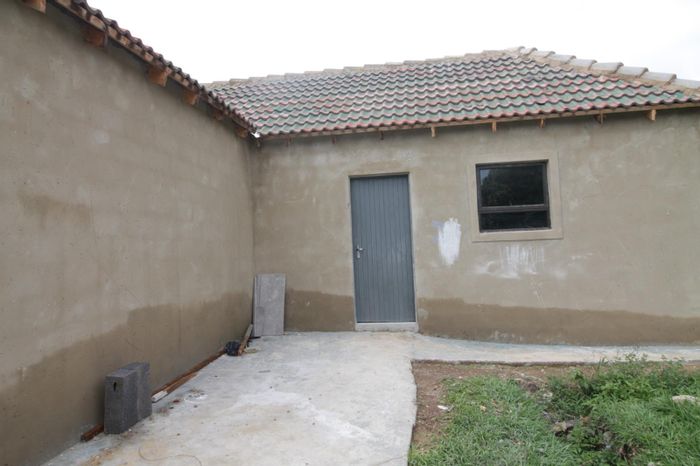 Lombardy East Cottage To Rent: 2 Bedrooms, Water & Electricity Included, Private Viewing Available.