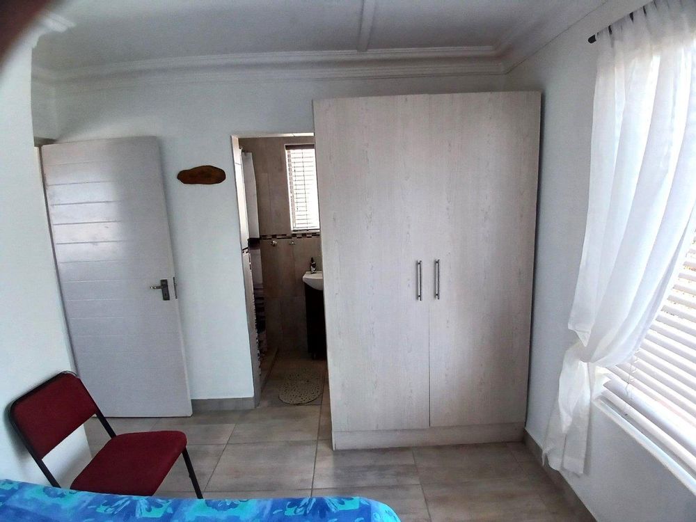 1st Floor: 2nd En suite Bedroom (with shower).