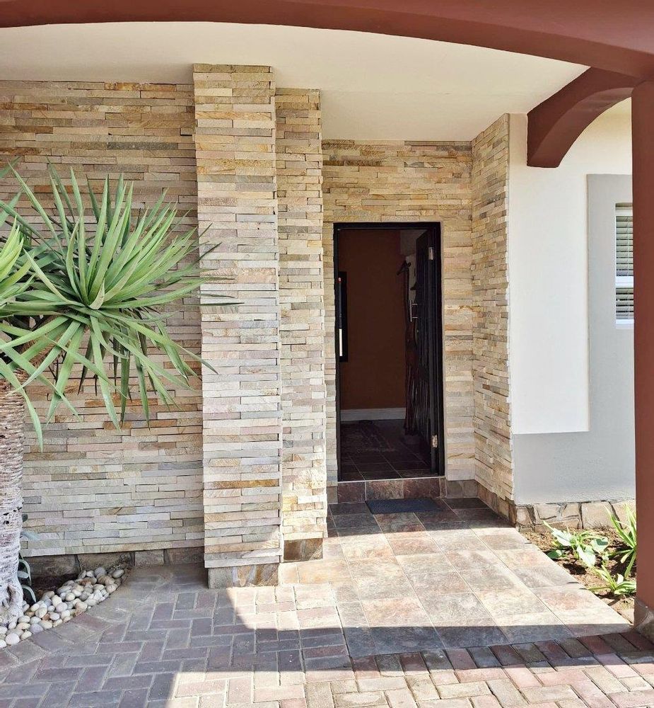 Entrance to this beautiful house!