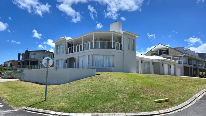 Franskraal House For Sale: 6 Bedrooms, ocean views, flatlet, and beach access.
