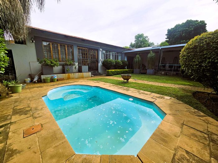 Rietondale House For Sale: 4 Bedrooms, Pool, Study, Security, Ample Parking.