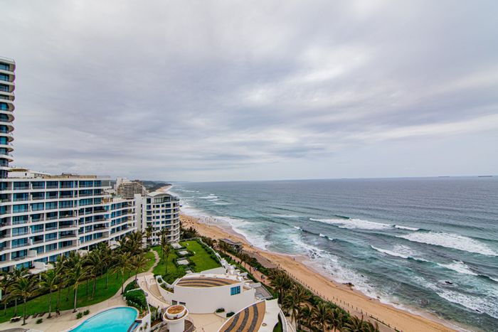 Beachfront Apartment To Rent in Umhlanga Rocks Central with Sea Views and Amenities.