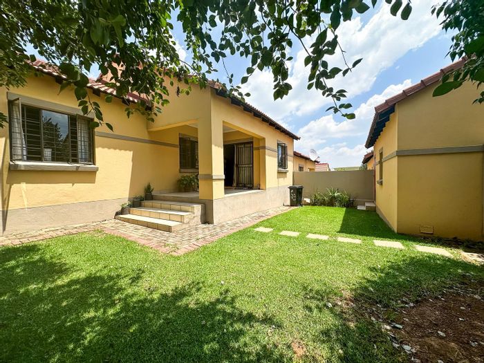 Property #2220375, Townhouse for sale in Mooikloof Ridge
