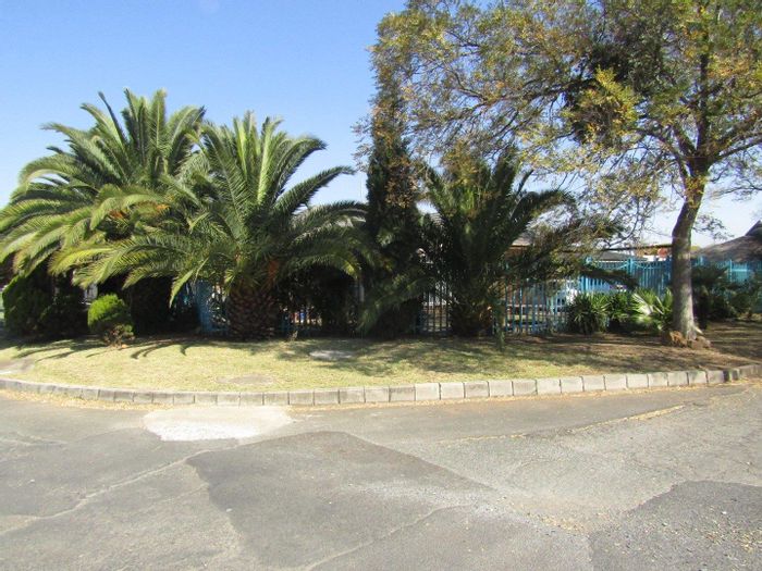 3-bedroom house with garden, flatlet, near East Rand Mall, To Rent in Brakpan Central.