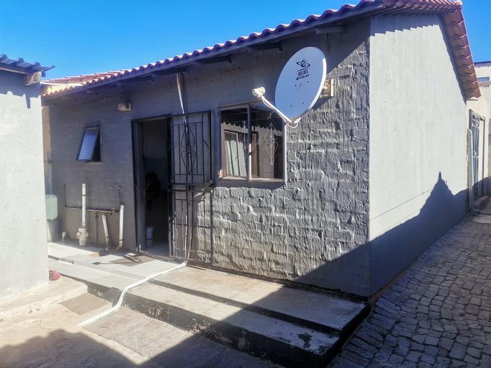 Property #2166050, House pending sale in Olievenhoutbosch