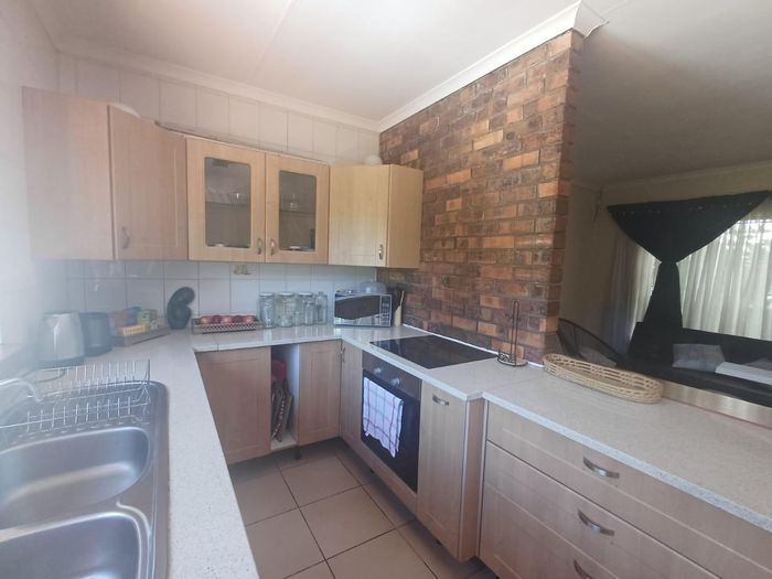 Property #2455620, Cottage Rental Monthly in Kelvin