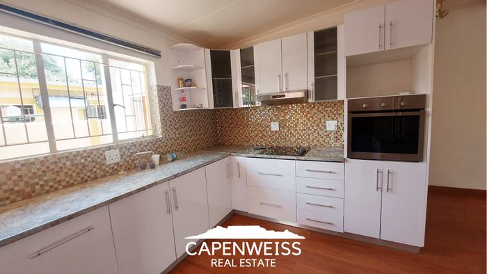 Property #2214453, Townhouse for sale in Windhoek West