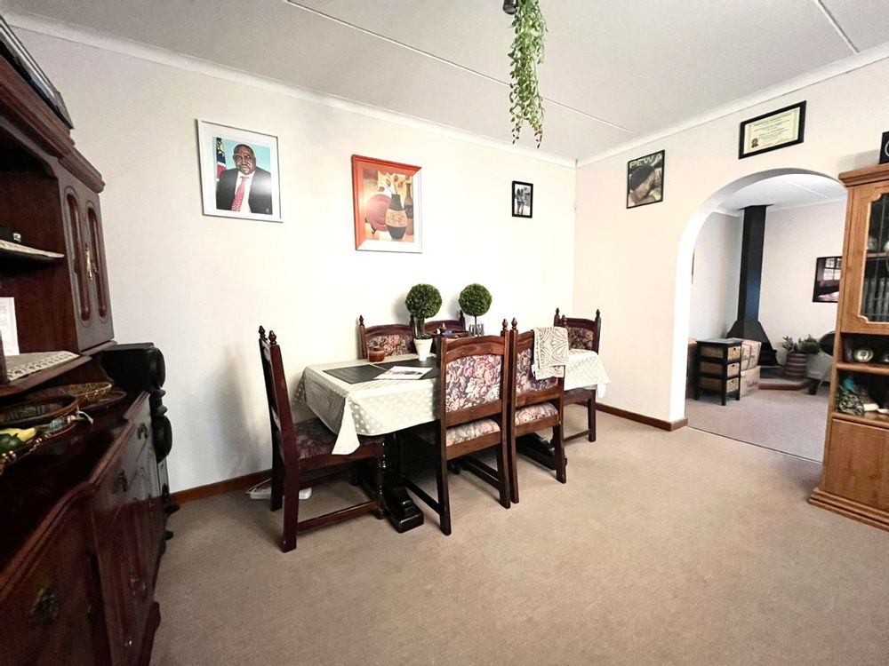 House For Sale 4 Bedrooms, large yard, double garage, extra