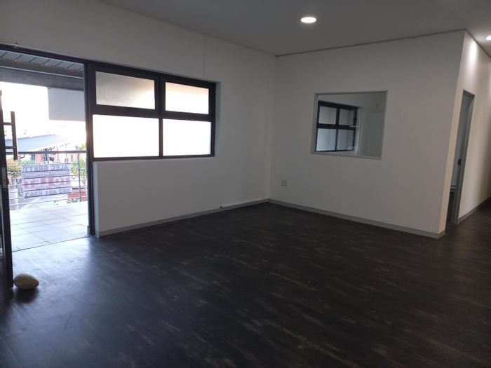 Office To Rent in Lorraine: Versatile layout, private offices, kitchen, security, parking.