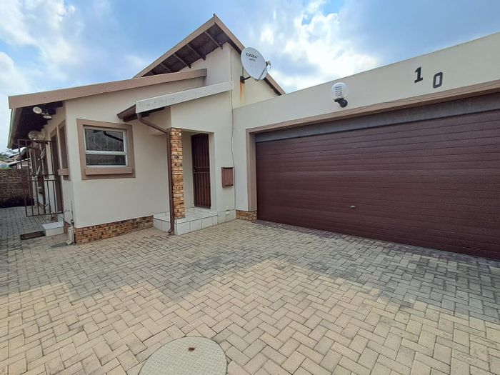 For Sale: Secure Cluster in New Market Park with 3 Bedrooms, Double Garage.