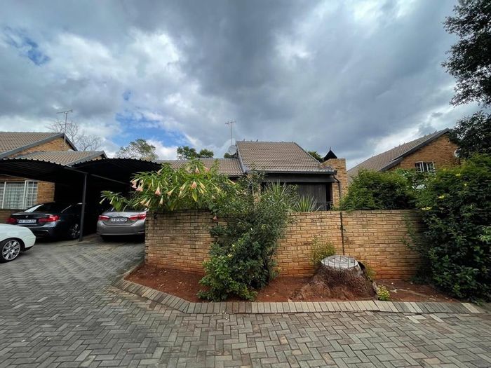 Property #2407054, Townhouse Rental Monthly in Weltevreden Park