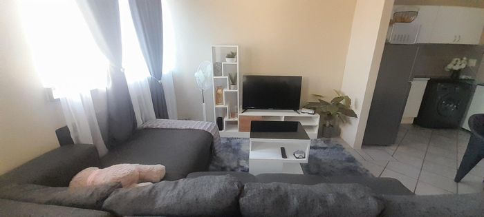 For Sale: Apartment in Durban Central with 24-hour security, near universities.