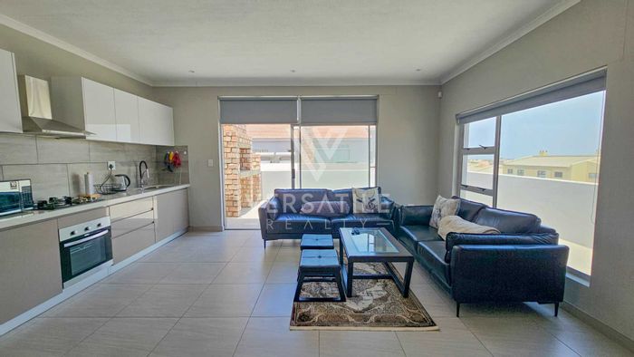 Ocean View Apartment For Sale: 3 en suite bedrooms, outdoor braai, tandem garage.