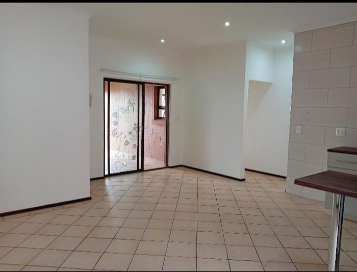 To Rent: Apartment in Sunnyrock with 24/7 security, pool, and pet-friendly options.