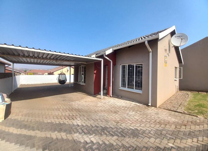 Elandspoort House For Sale: 2 Bedrooms, prepaid electricity, Fibre Wi-Fi, secure parking.