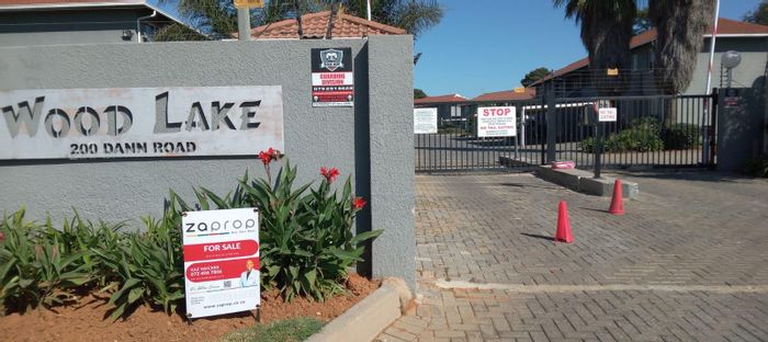 Glen Marais Apartment For Sale: 2 beds, 1 bath, covered parking, spacious grounds.