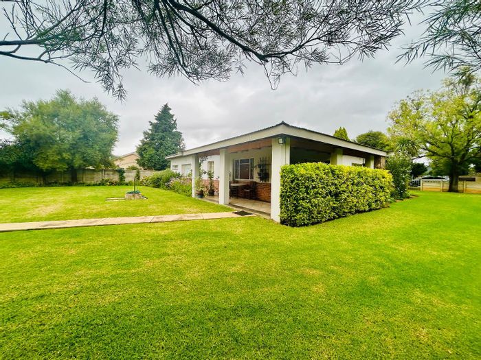 For Sale: Spacious 4-Bed House in Utrecht Central with vast land and garage