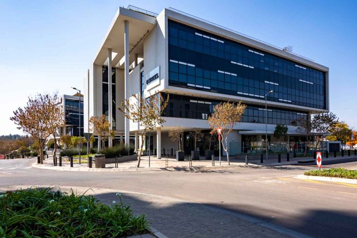 Menlyn Office To Rent: Flexible spaces, meeting rooms, coworking, and on-site amenities.