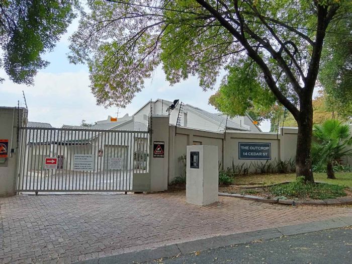 Property #2246942, Cluster rental monthly in Bryanston