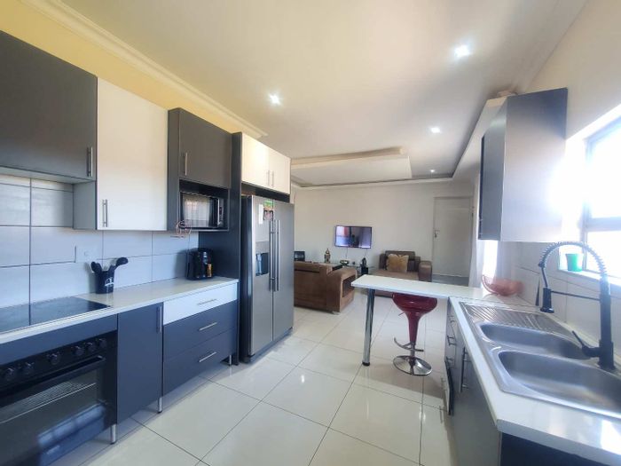 For Sale: 3-Bedroom House in Wildtuinpark with Pool, Garden, and Security.