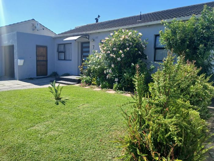 Northpine House For Sale: 3 Bedrooms, pool, entertainment area, close to schools.