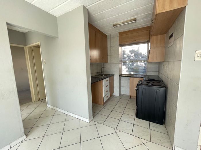 Norkem Park Apartment For Sale: 2 Bedrooms, communal pool, open plan living.