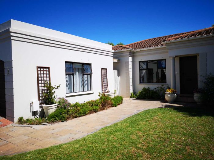 Heritage Park House For Sale: Open-plan living, garden, office space, water tank.