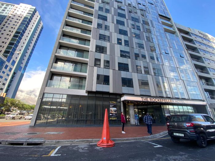 Office To Rent in Cape Town City Centre: 5 offices, parking, gym, pool access.