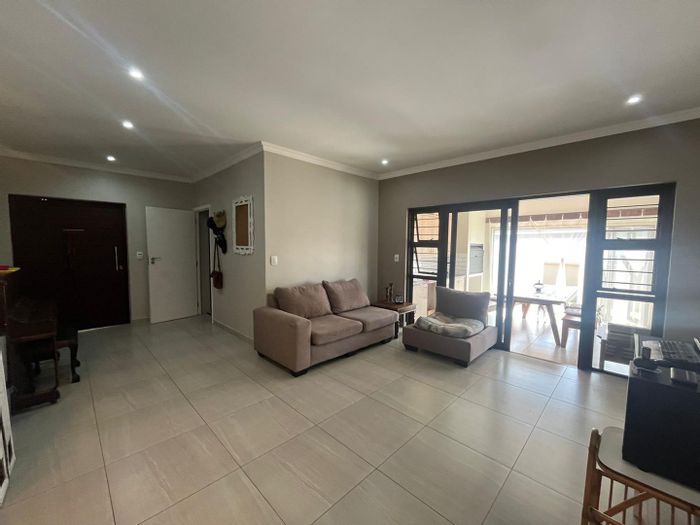 Nelspruit Town House To Rent: 3 Bedrooms, braai room, double garage, garden access.